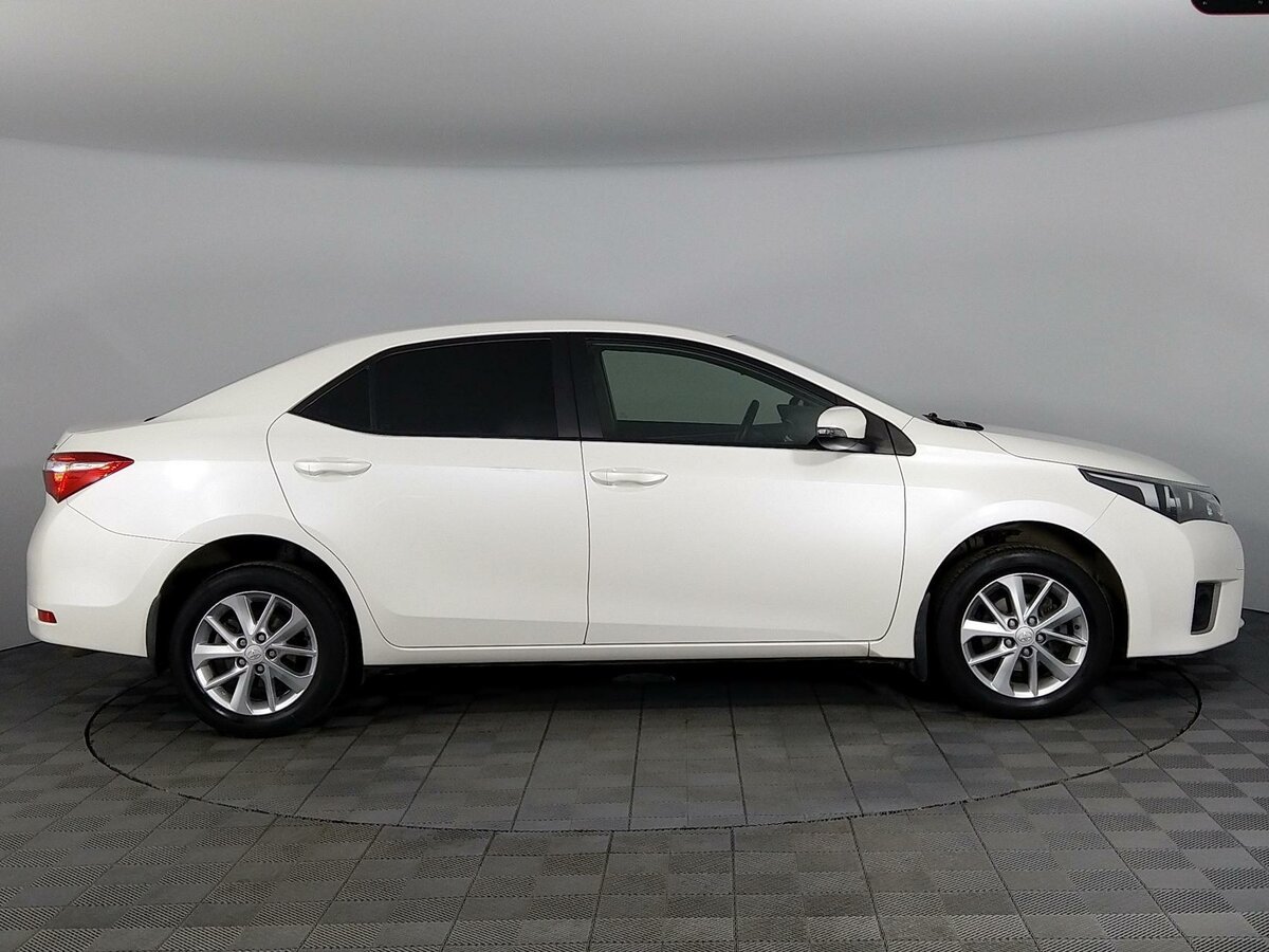 Toyota Corolla 2013 белый