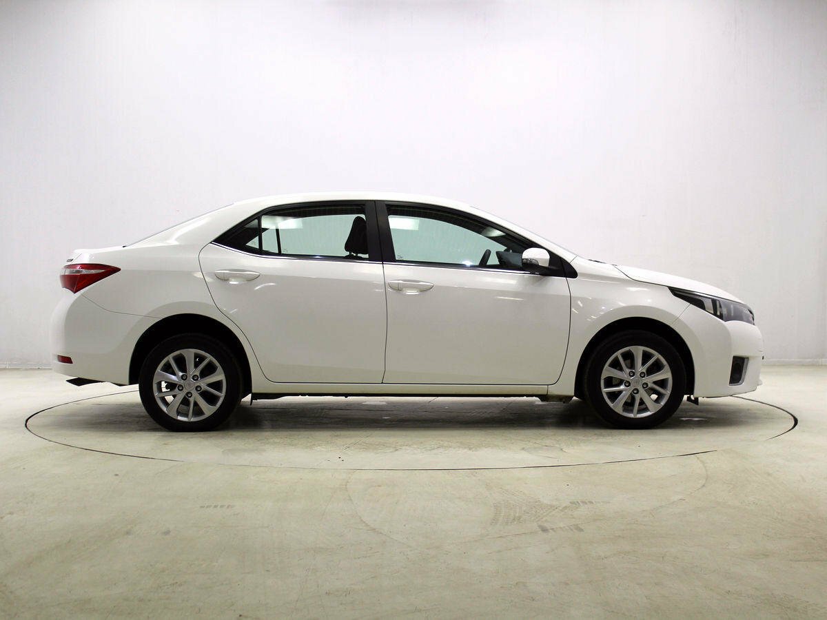 Toyota Corolla 2014 белая