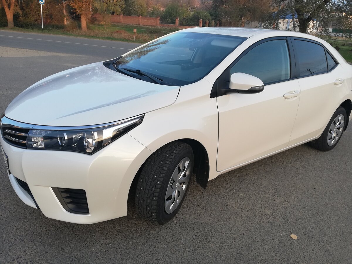 Toyota Corolla 2015 белая