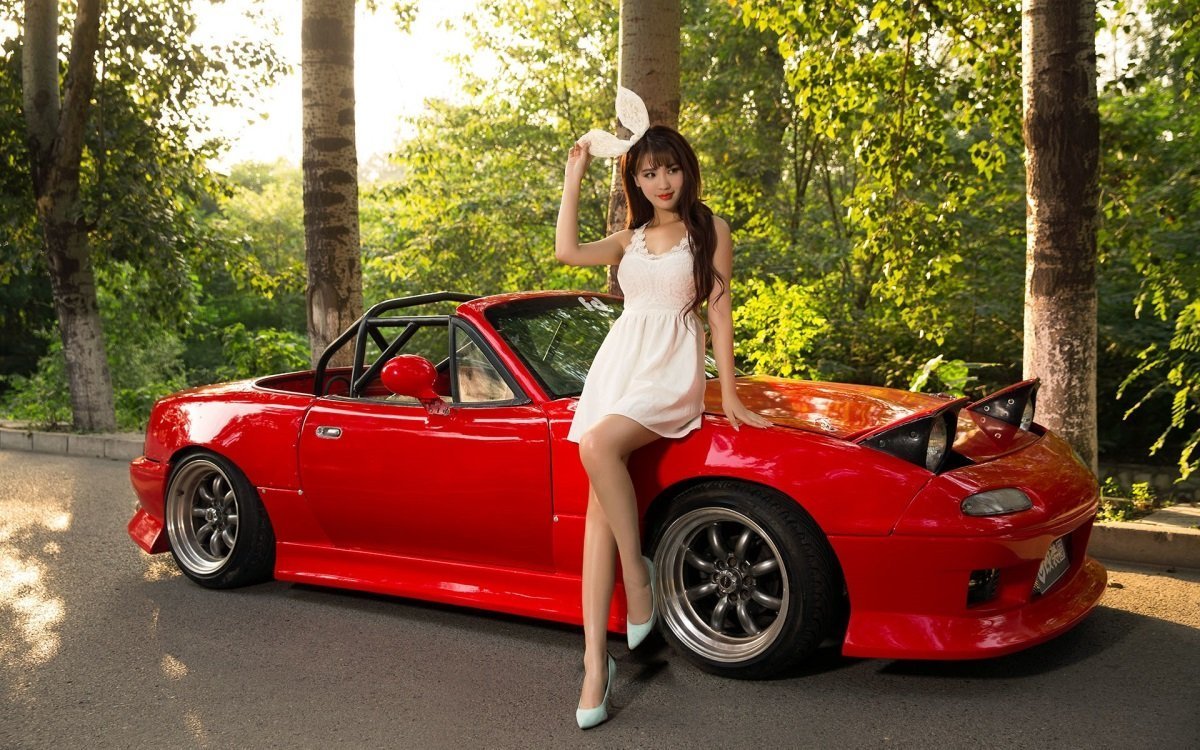 Азиатские девушки и автомобили