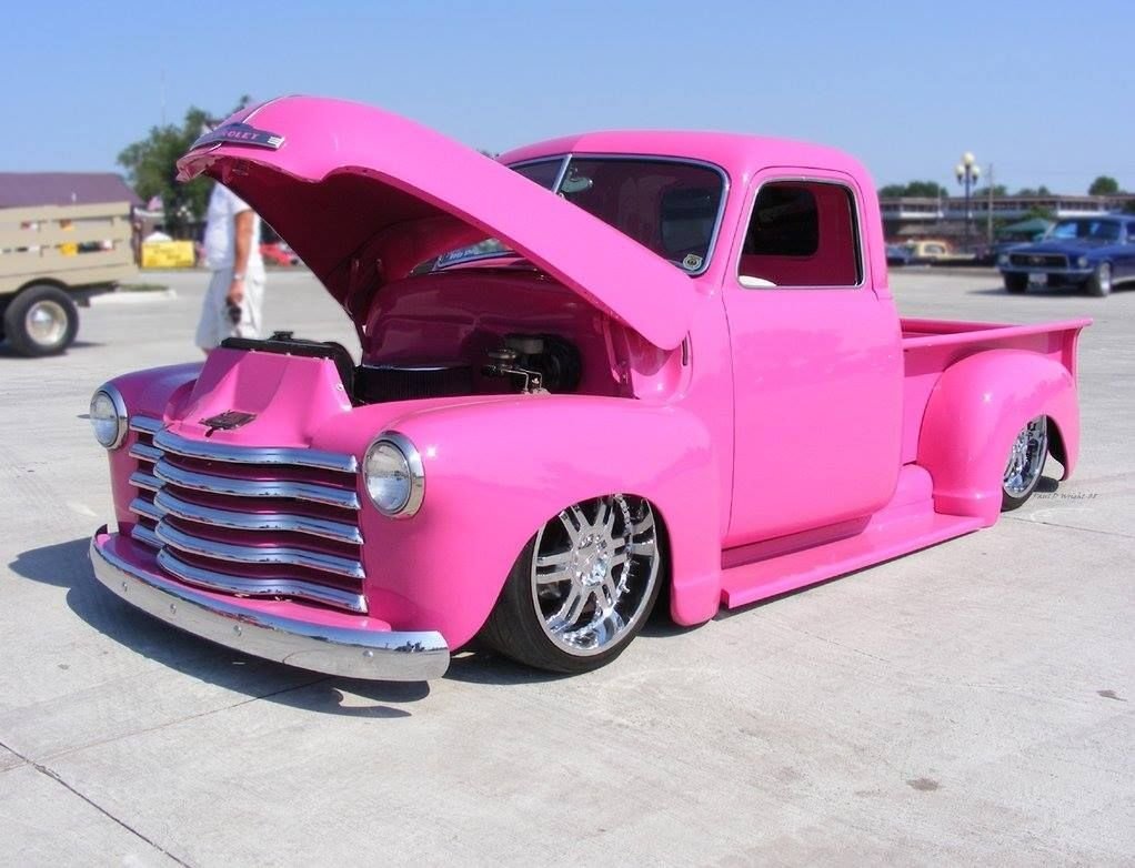 Розовый автомобиль