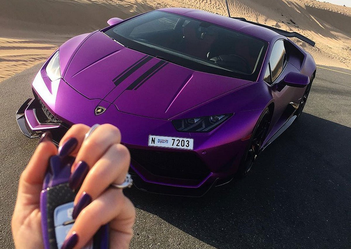 Фиолетовый автомобиль