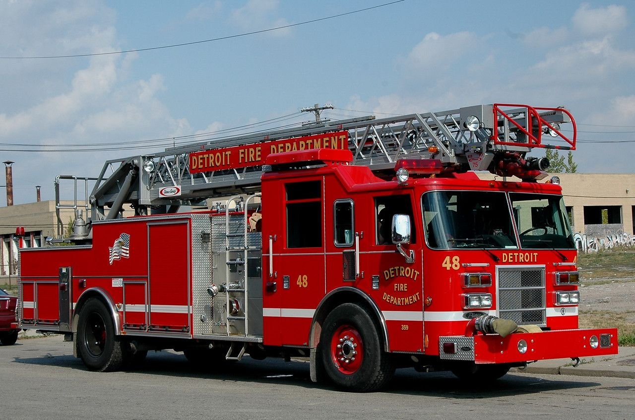 Pierce пожарные машины. Detroit Fire Department. Isuzu FTR 34l пожарная машина. Пожарная машина картинка.