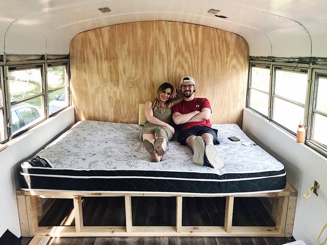 Автобус для путешествий с кроватью