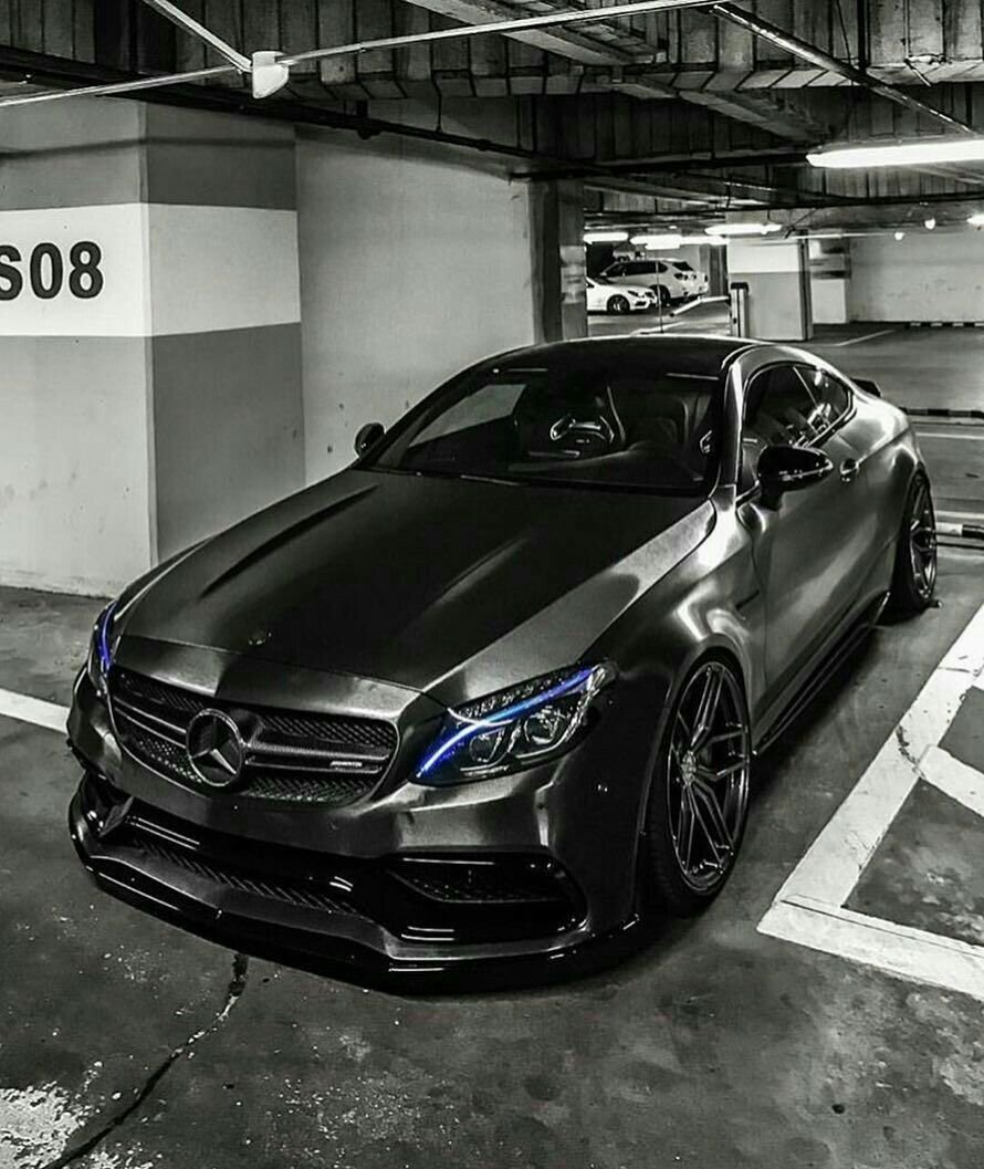 Mercedes Benz c63 AMG черный