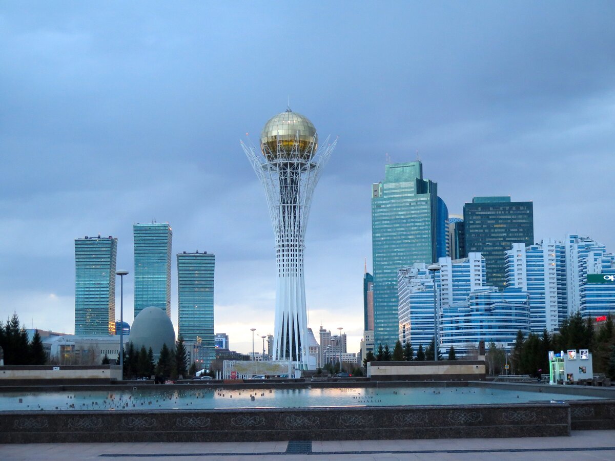 Монумент Астана-Байтерек сверху
