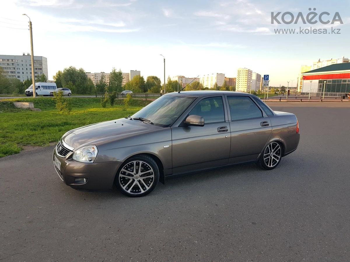 Приора седан черная на 16