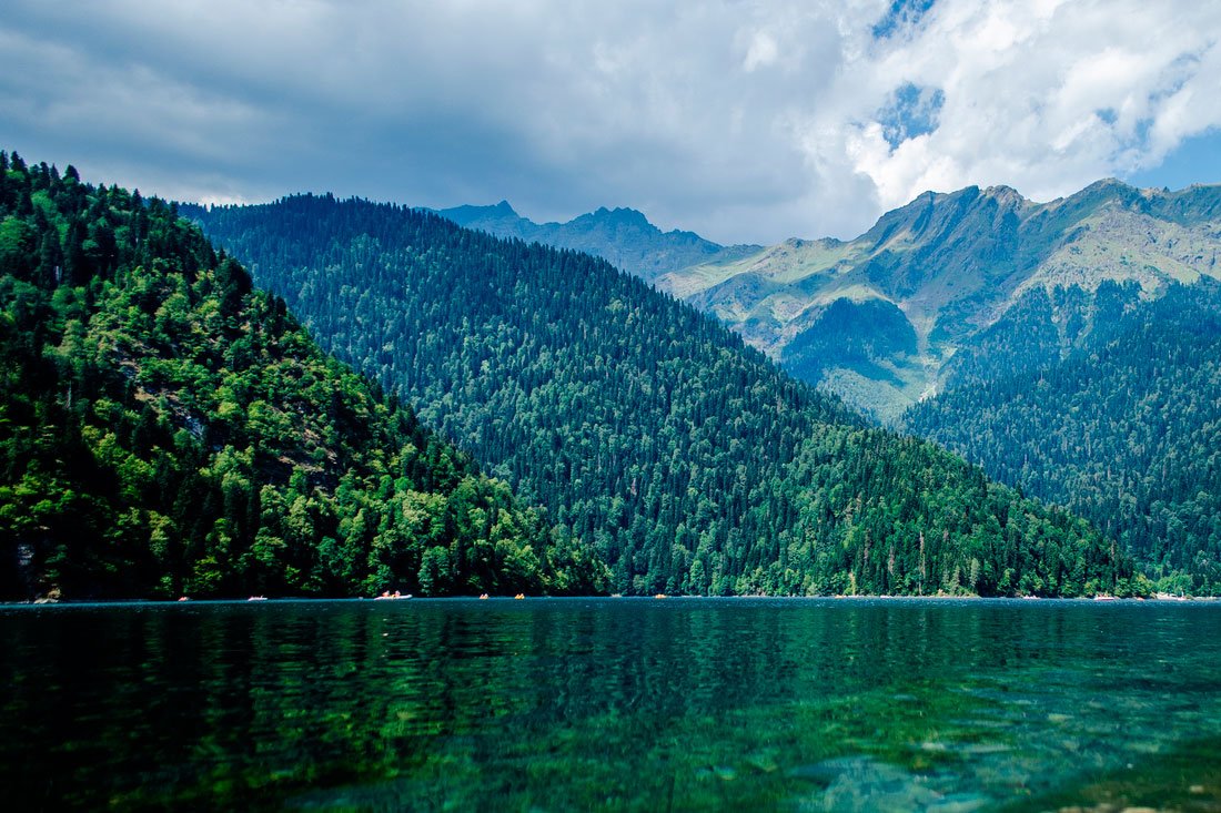 Абхазские горы и озеро Рица