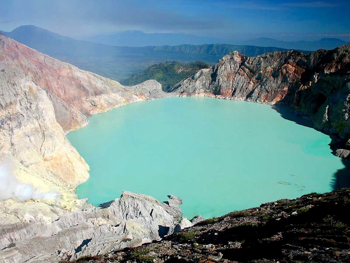 Озеро в вулкане