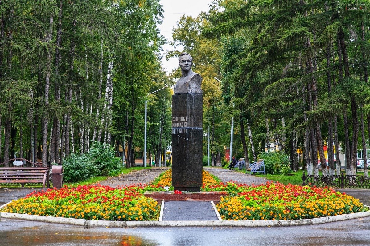Памятник бульвар героев Новокузнецк