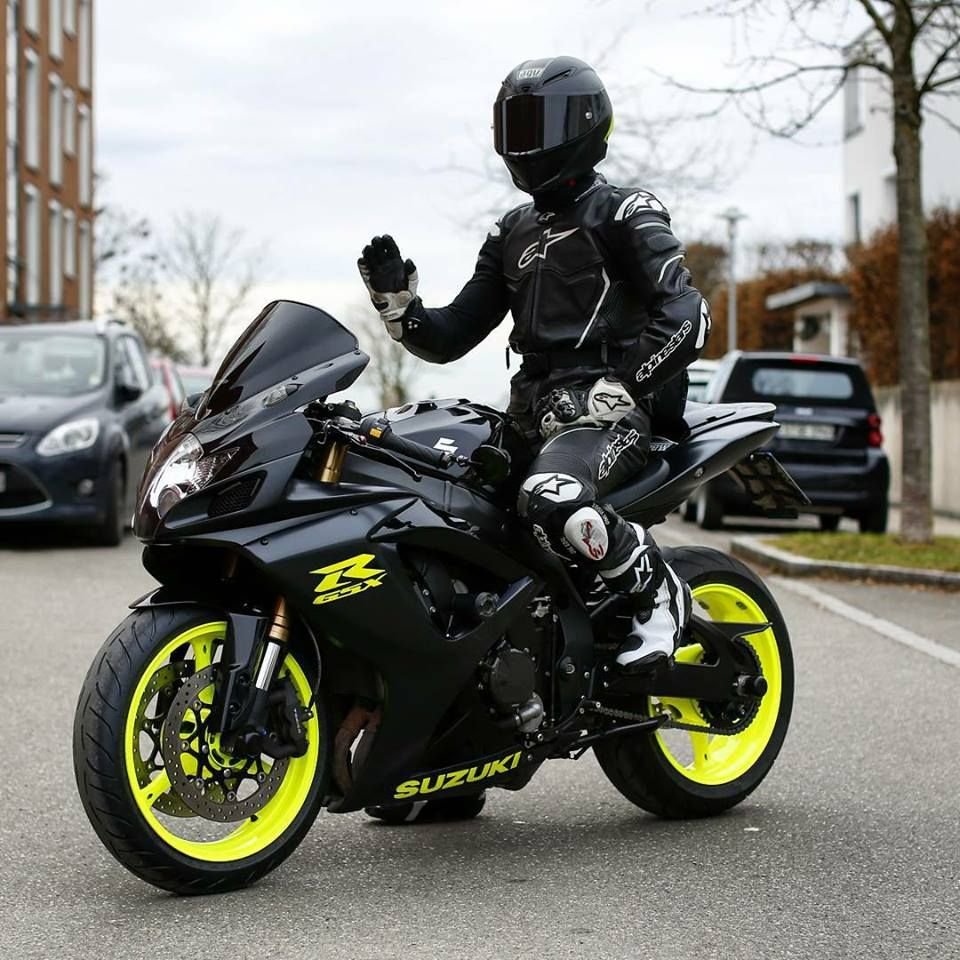 Cowok Naik Motor Ninja