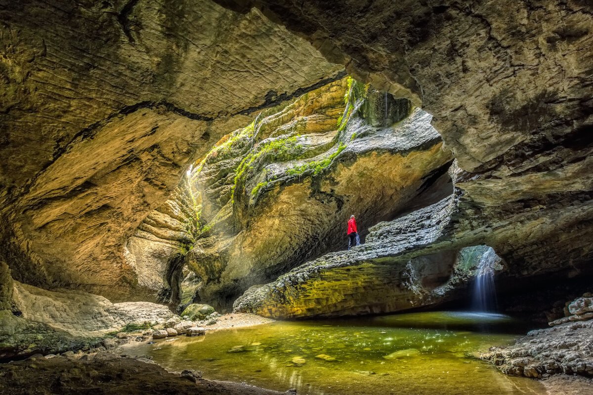 Водопад ангела пещера