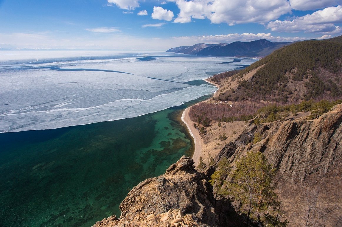 Озеро Байкал с высоты птичьего полета