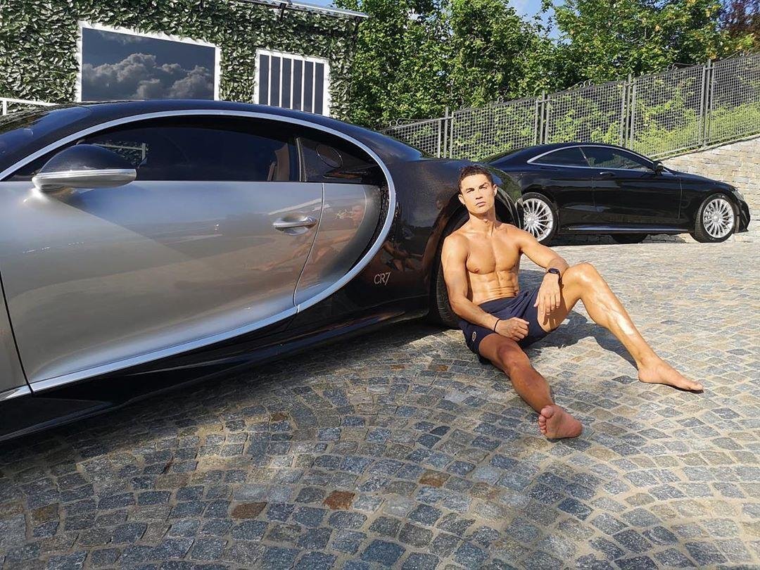 Криштиану Роналду и его Bugatti la voiture фото