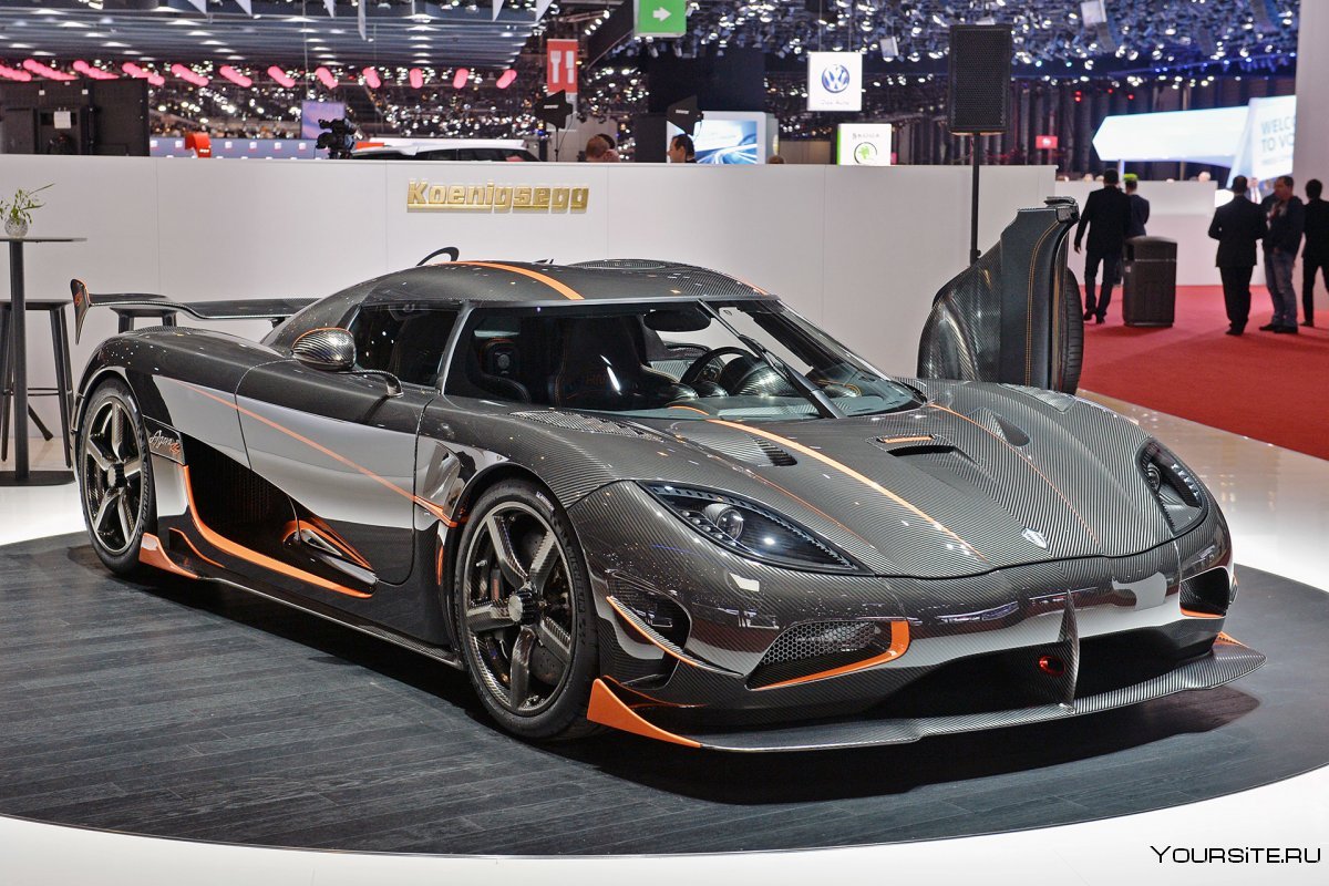 Машина Koenigsegg Agera 2020