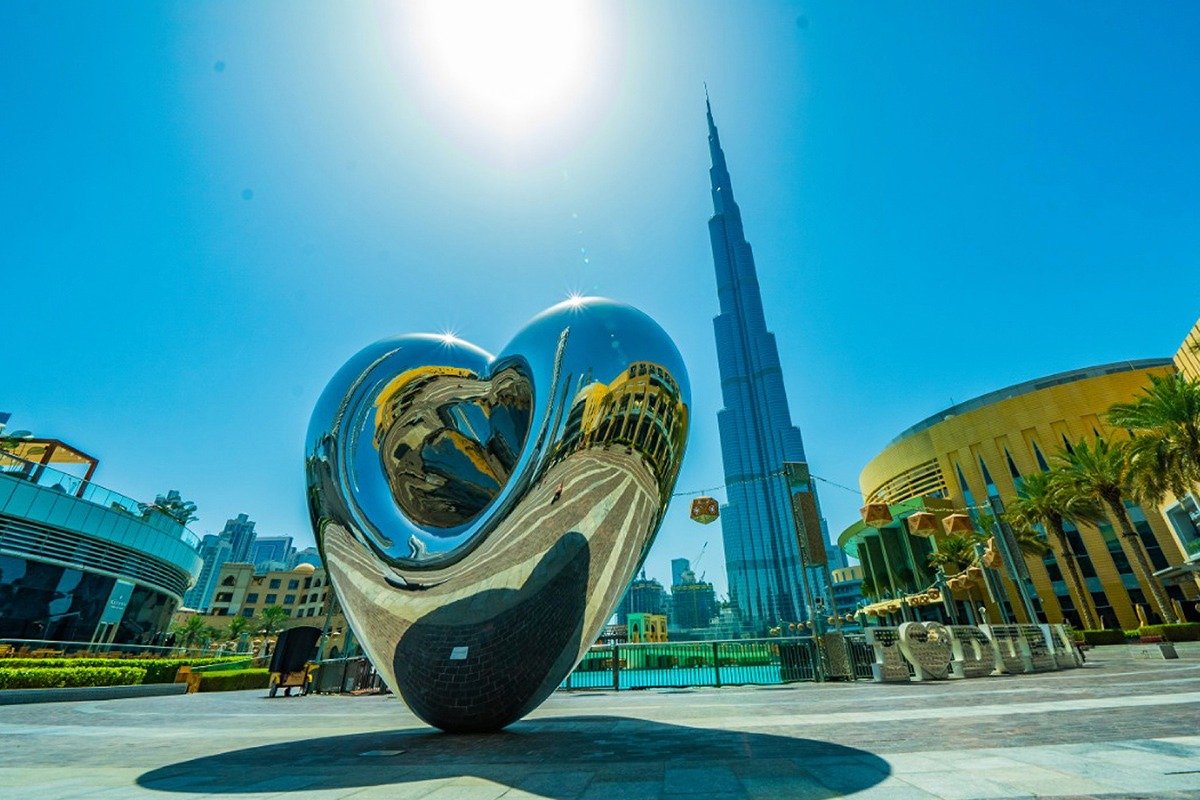 Статуя сердца в Дубае