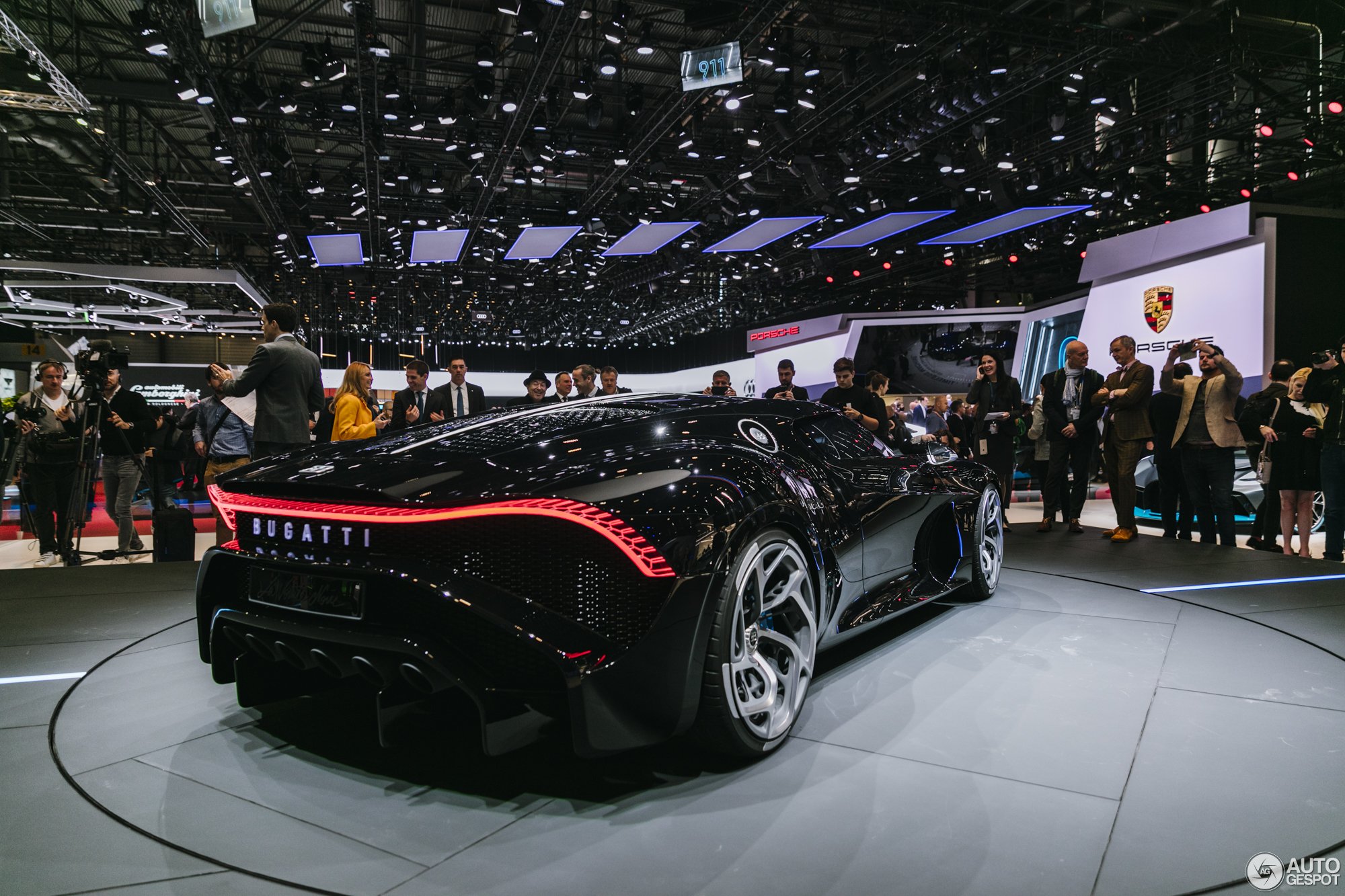 Самые дорогие машины в мире 2024 цены. Бугатти Атлантик 2019. Bugatti Atlantic 2020. Самая дорогая машина в мире. Самая дорогая Бугатти.