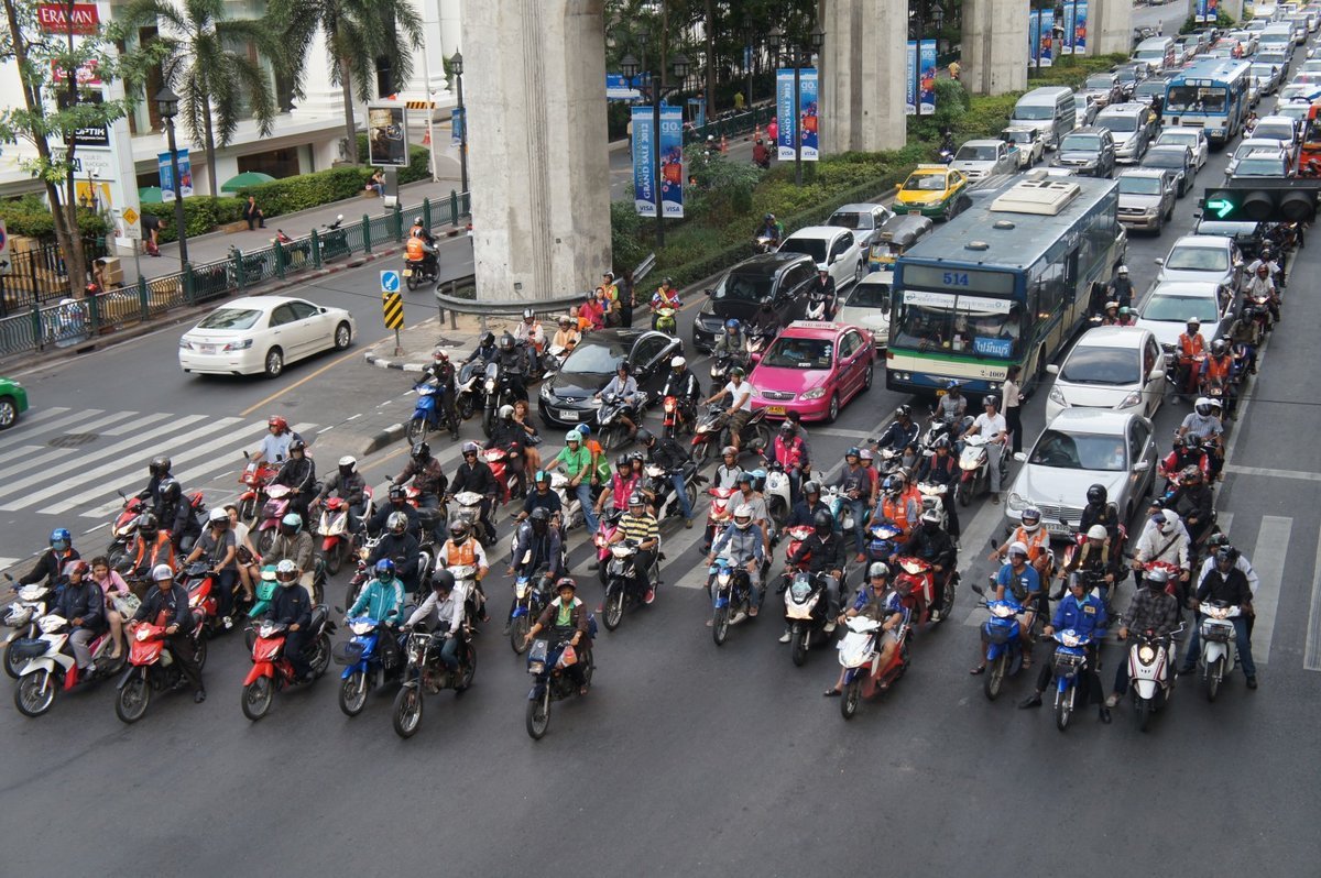 Мотоцикл в Тайланде красный