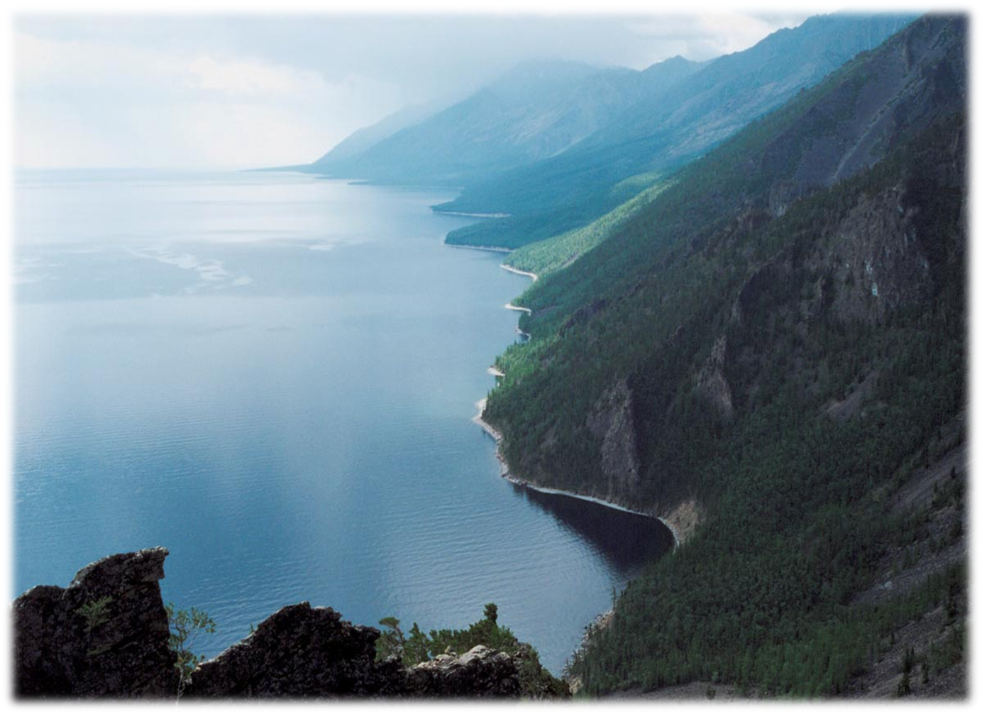 Очень глубокое озеро. Озеро Байкал. Озеро Байкал Иркутская область. Озеро Байкал самое глубокое озеро. Самое глубокое озеро в мире Байкал фото.
