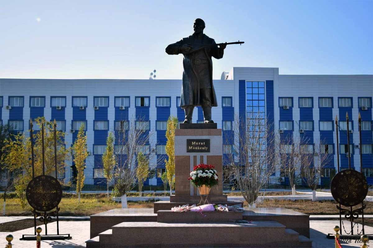 Атырау Казахстан статуя