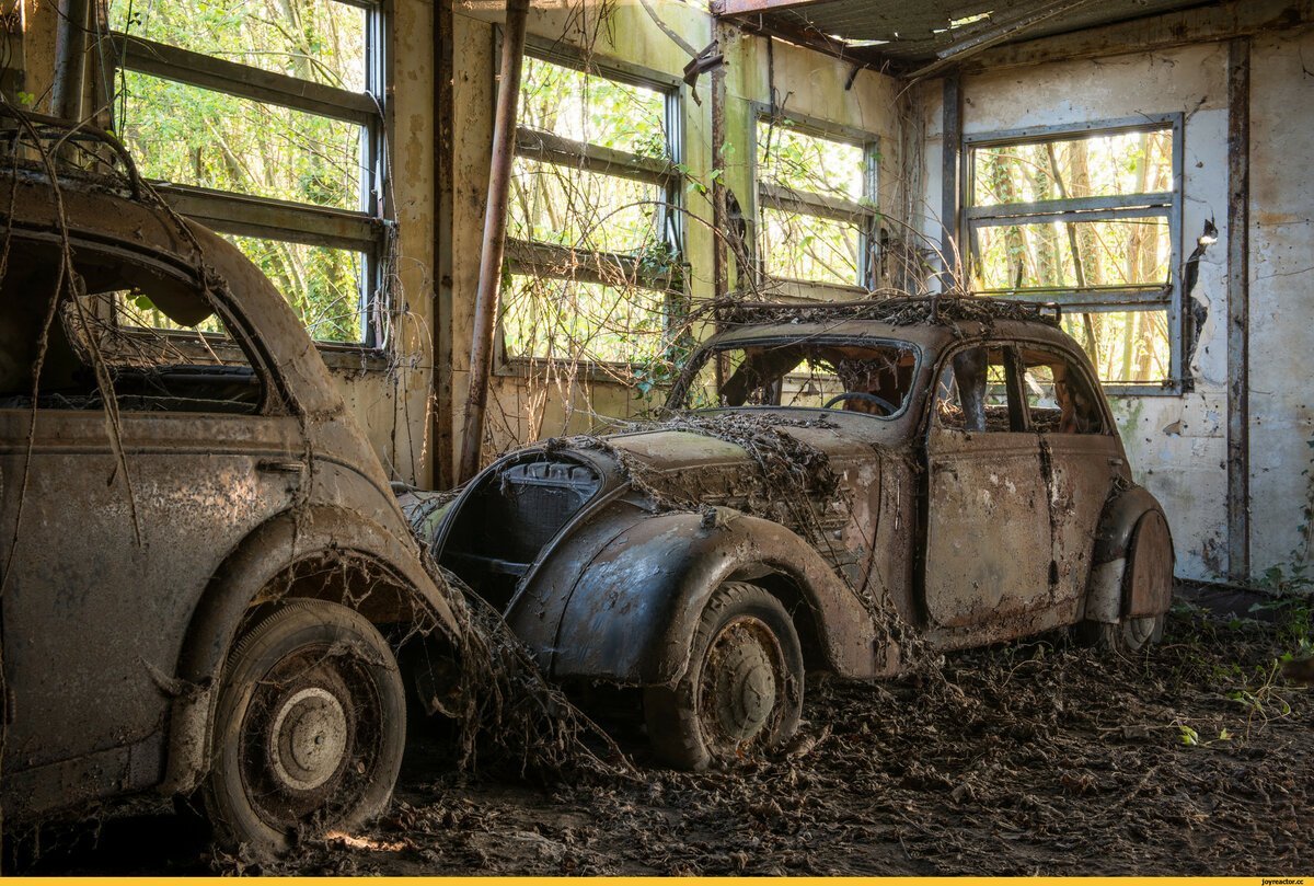 Старинные заброшенные машины