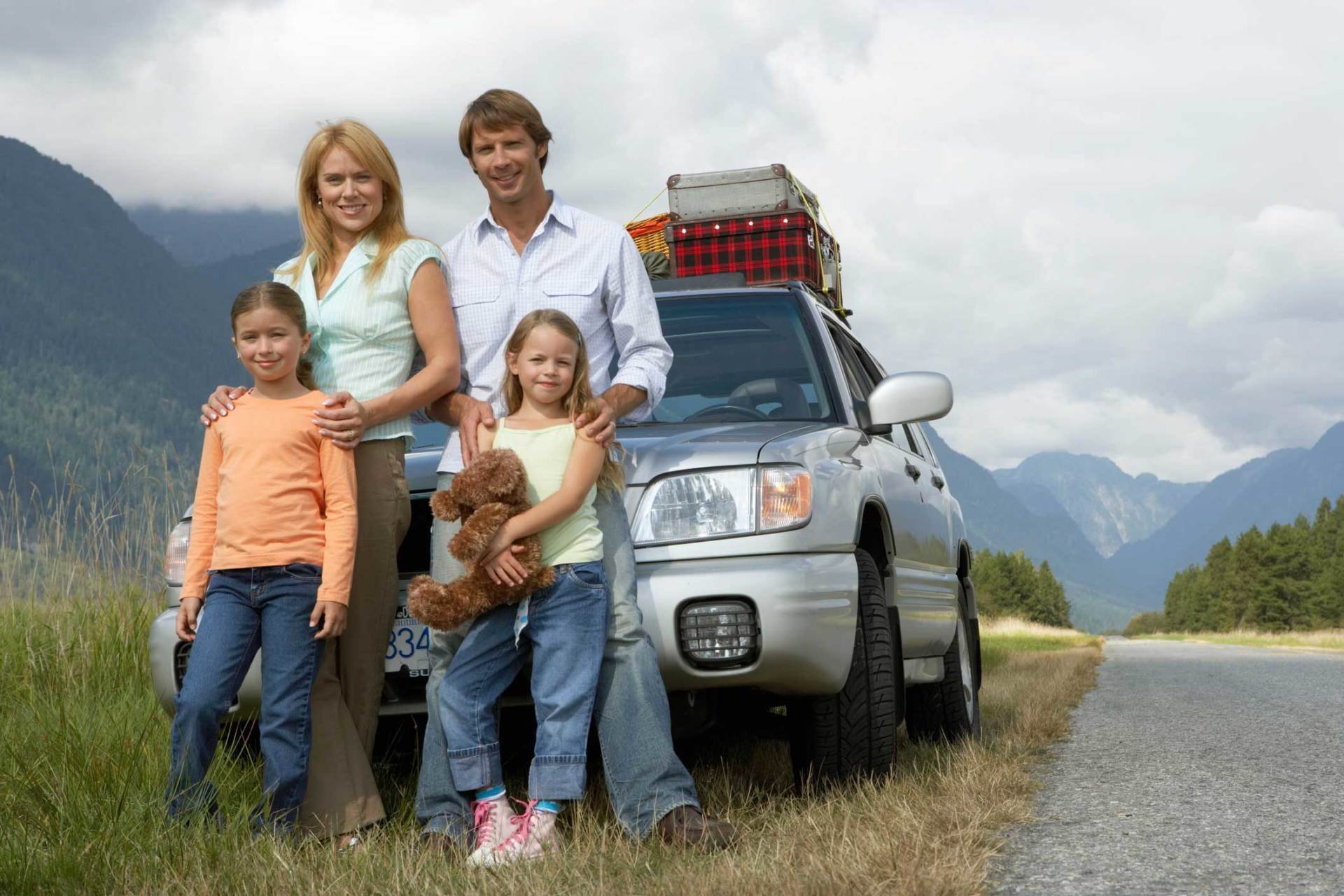 Куда поехать с маленьким. Машина для путешествий семьей. Автопутешествие семьей. Семья путешествует. Путешествие на машине.
