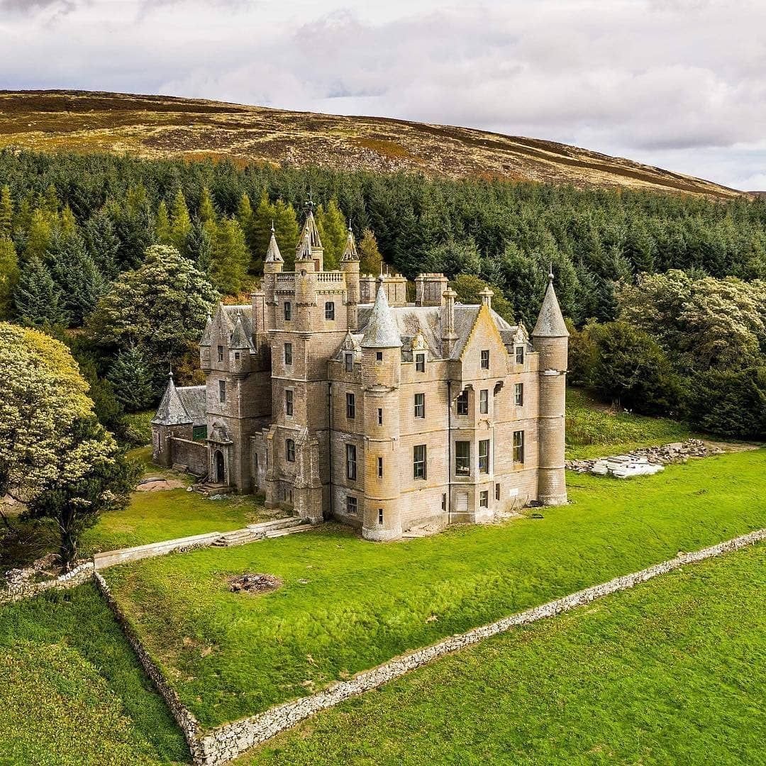 Замок абергелди Шотландия