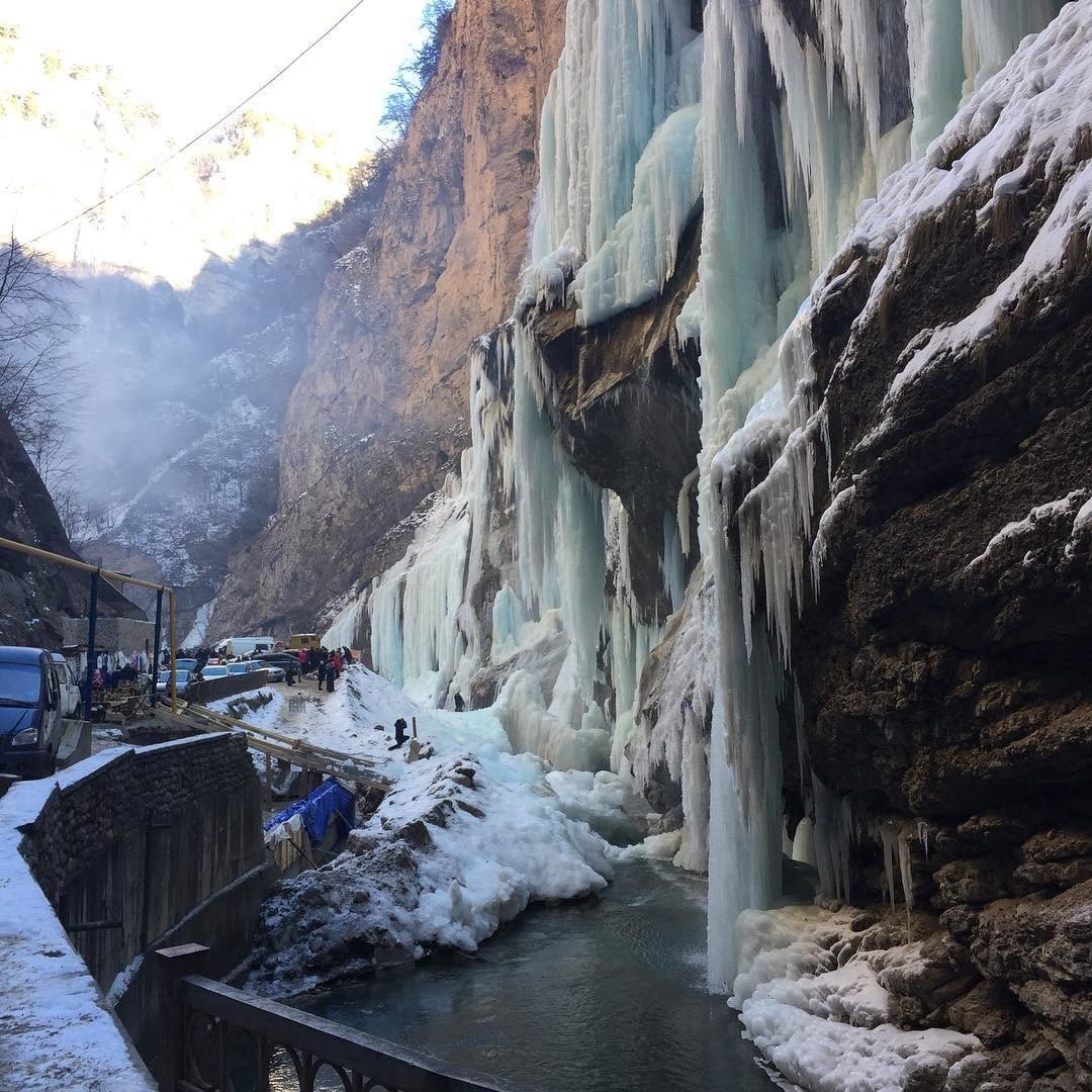 Чегемские водопады Кабардино-Балкария замерзший