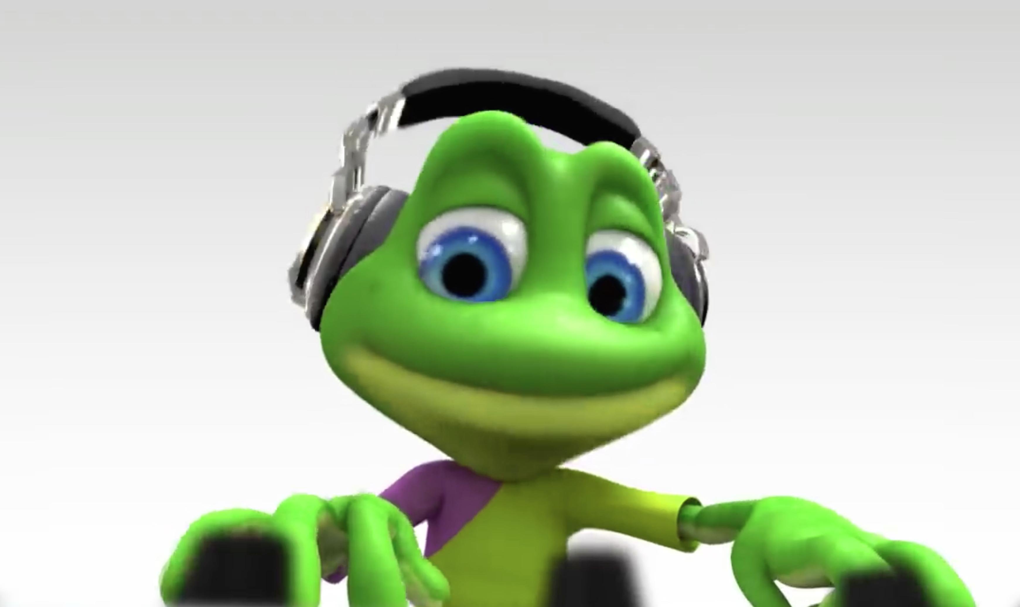 Лягушка на мотоцикле клип. Лягушонок Фрогги. Crazy Frog зеленый. Crazy Frog зеленая лягушка. Фредди крок Лягушонок.