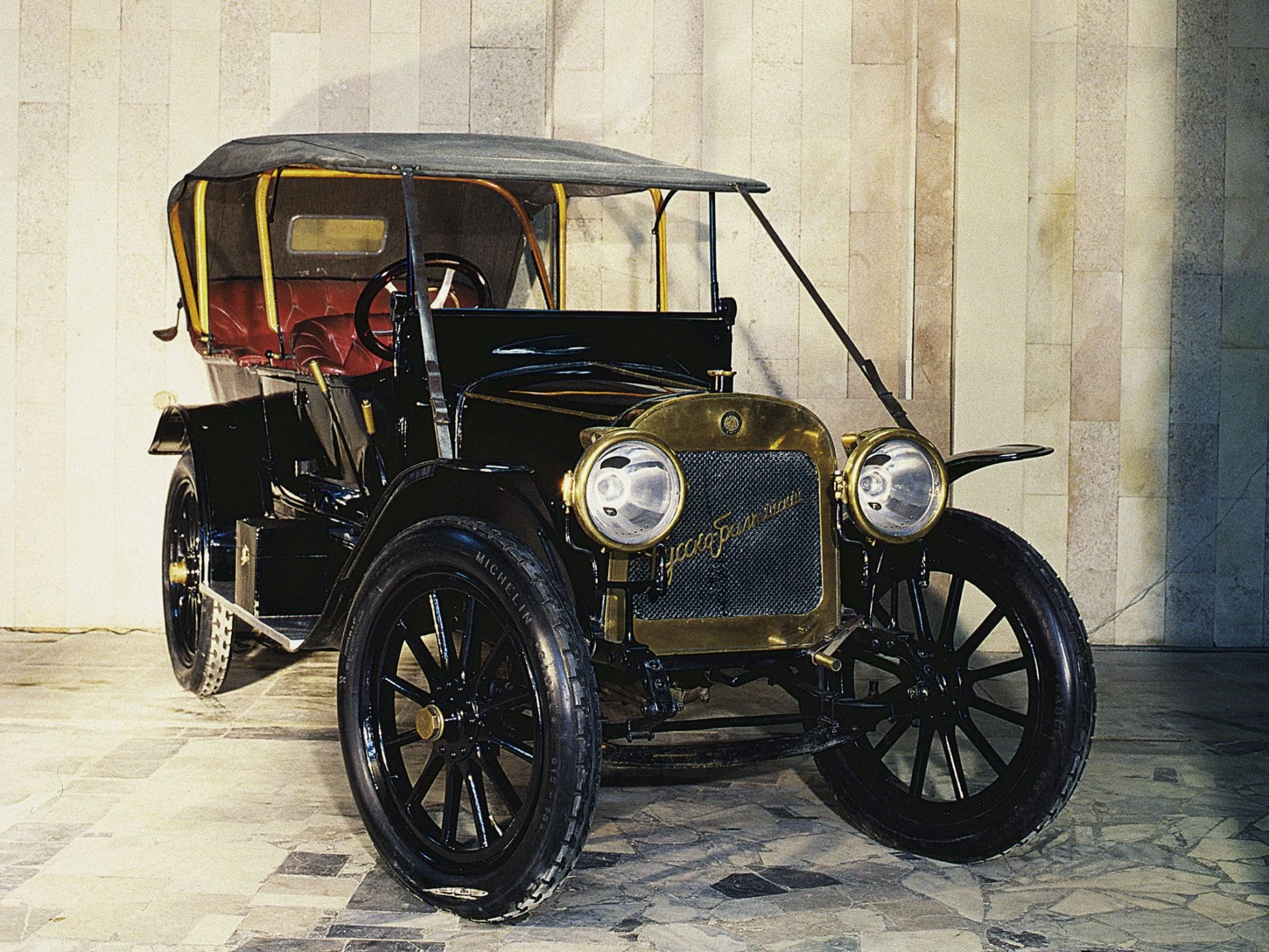 Первый в мире купил. Автомобиль Руссо-Балт 1909. Автомобиль Руссо-Балт 1911 г. Первый серийный автомобиль российского производства Руссо-Балт. Автомобили Российской империи Руссо Балт.