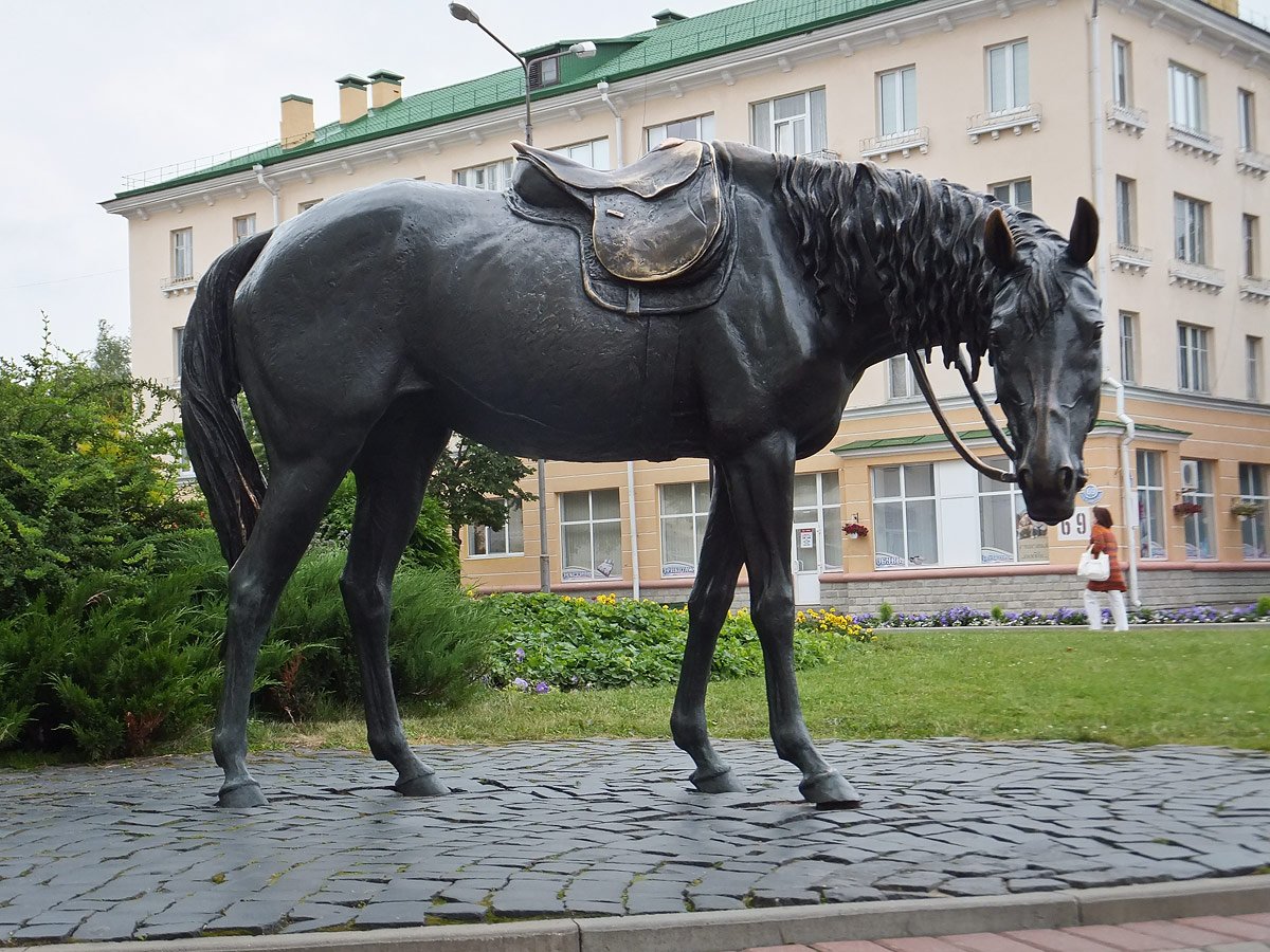Паровоз-памятник в Барановичах
