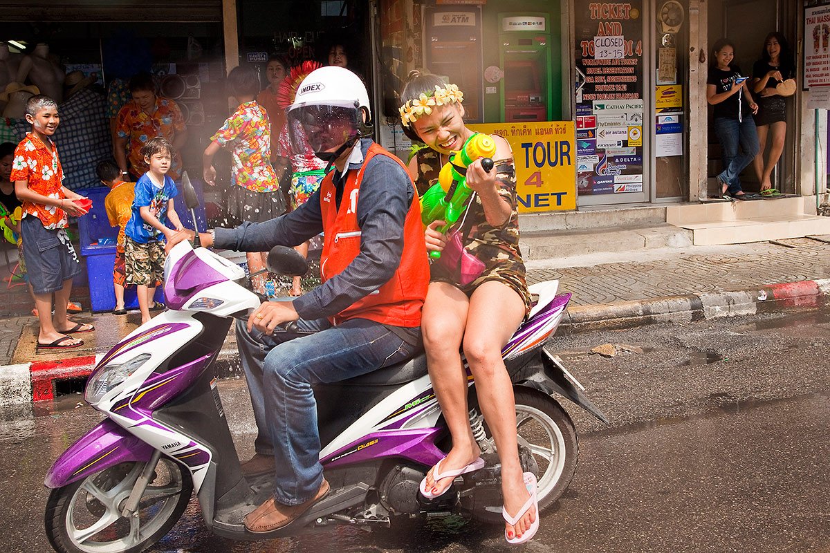 Таиланд езда шариками стреляет