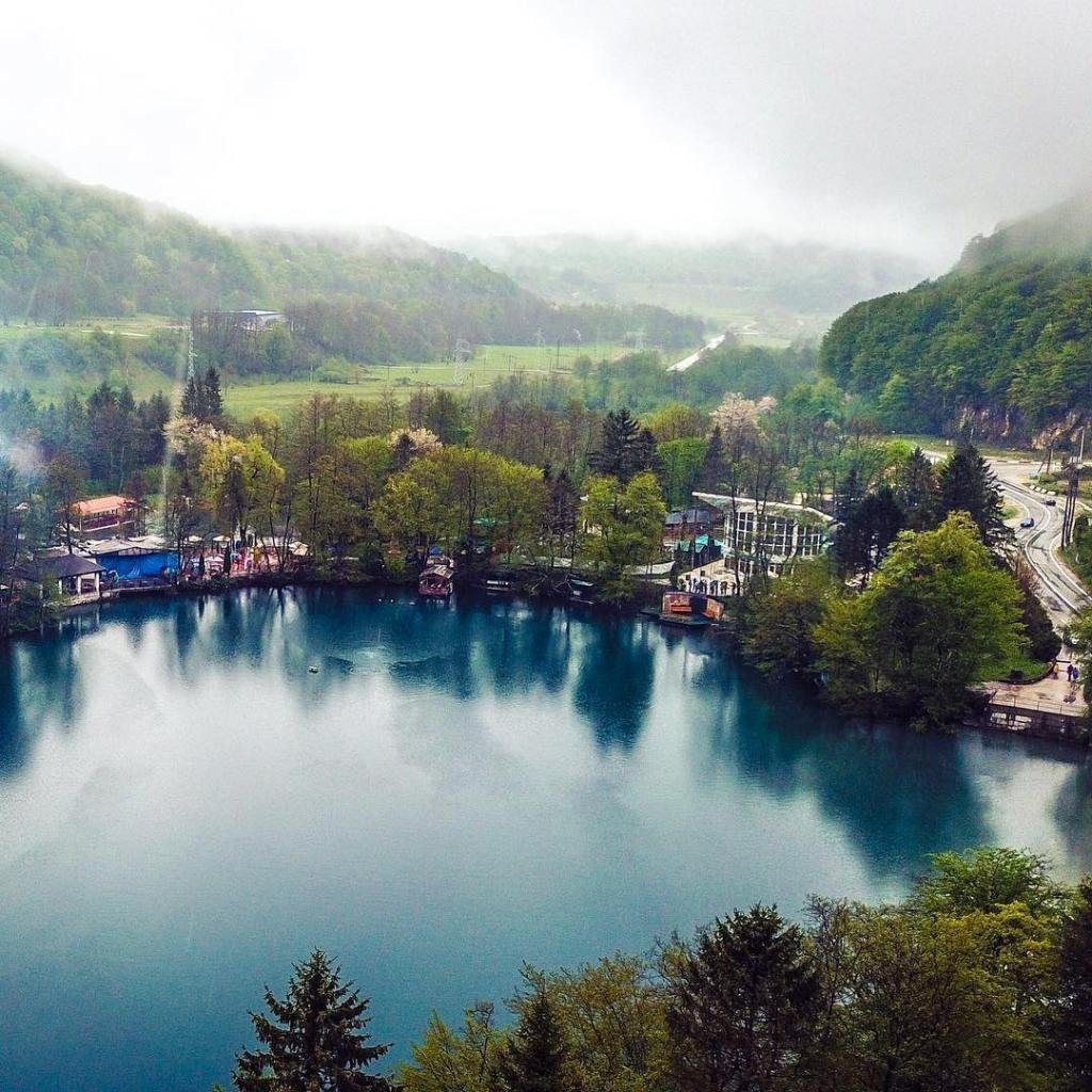 Семицветное озеро на Кавказе