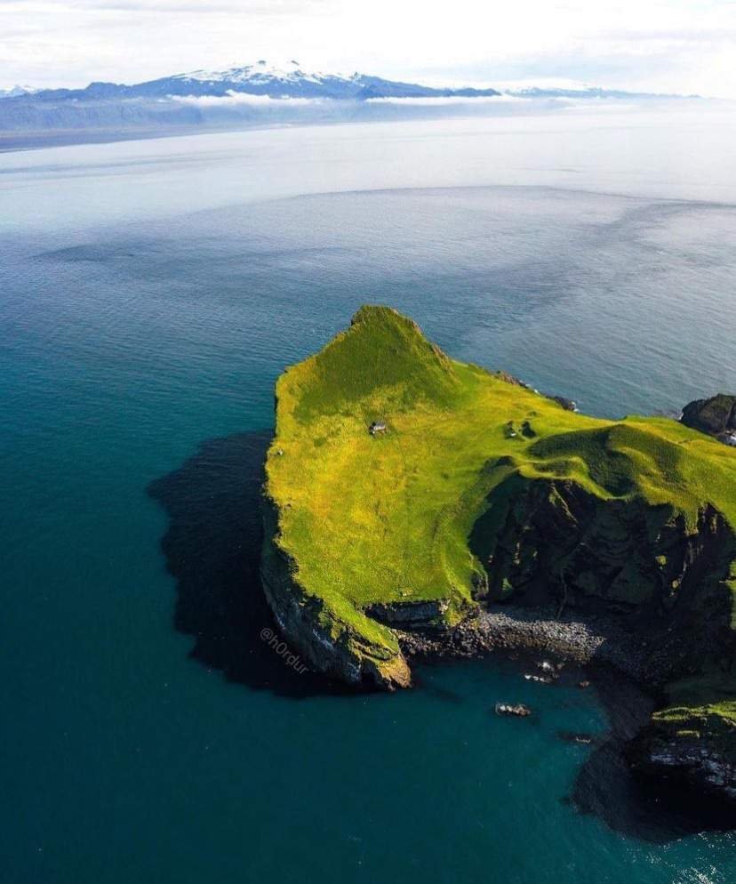 Одинокий дом на острове Эллидаэй Исландия
