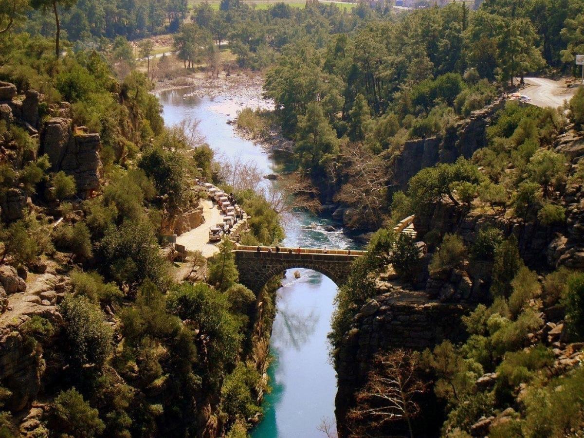 Мост олук Кёпрюлю каньон