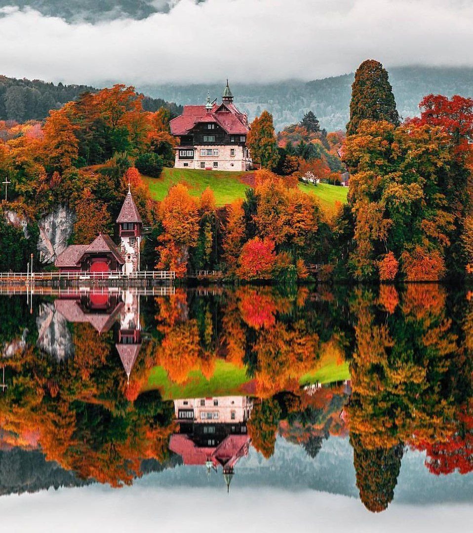 Осенняя деревушка в Швейцарии