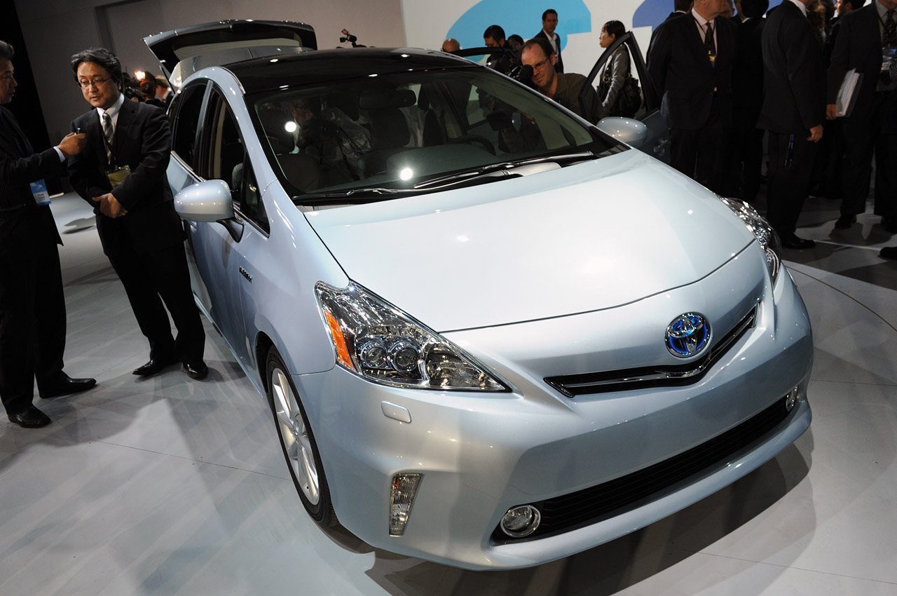 Тойота гибрид в россии. Toyota Prius Hybrid 2011. Toyota Prius v ( ) 2011. Тойота Приус 2012. Toyota Prius 2012.
