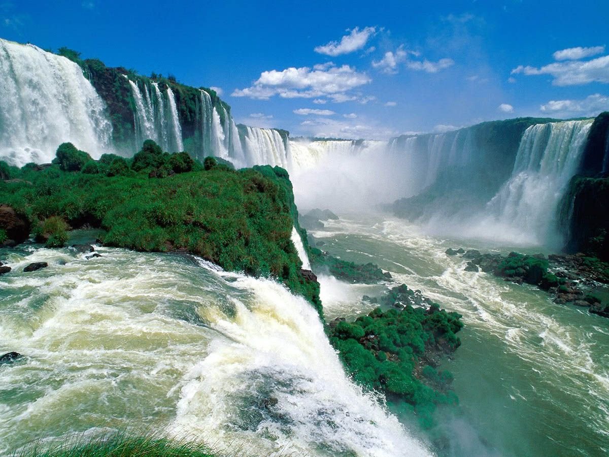 Водопад Игуасу в Южной Америке
