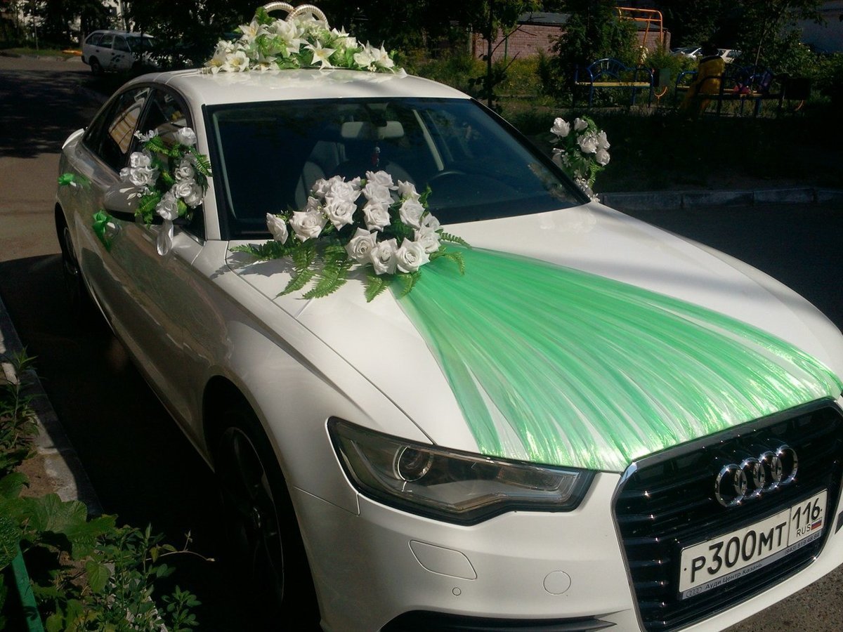 Украшение машины на свадьбу