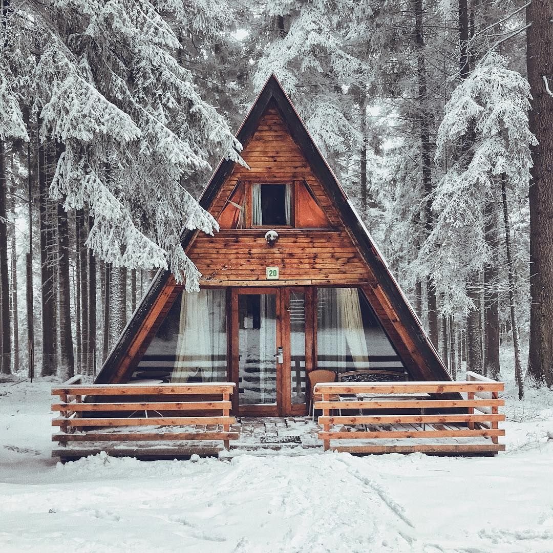 Треугольный домик