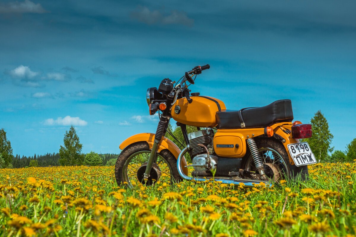 Мотоцикл Восход 3м желтый