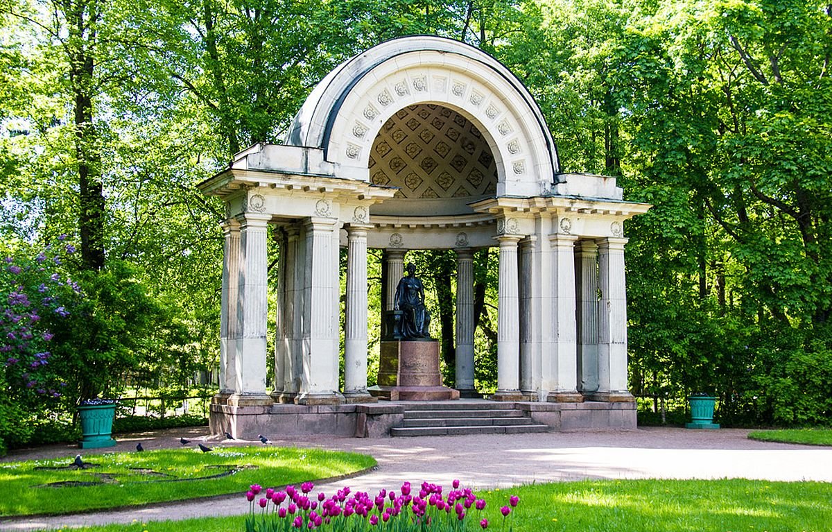 Павловский парк колоннада Аполлона