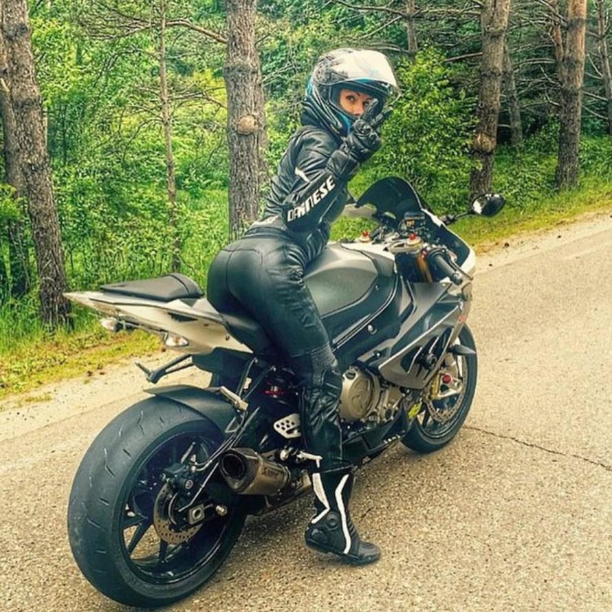 Крутой мотоциклетный костюм