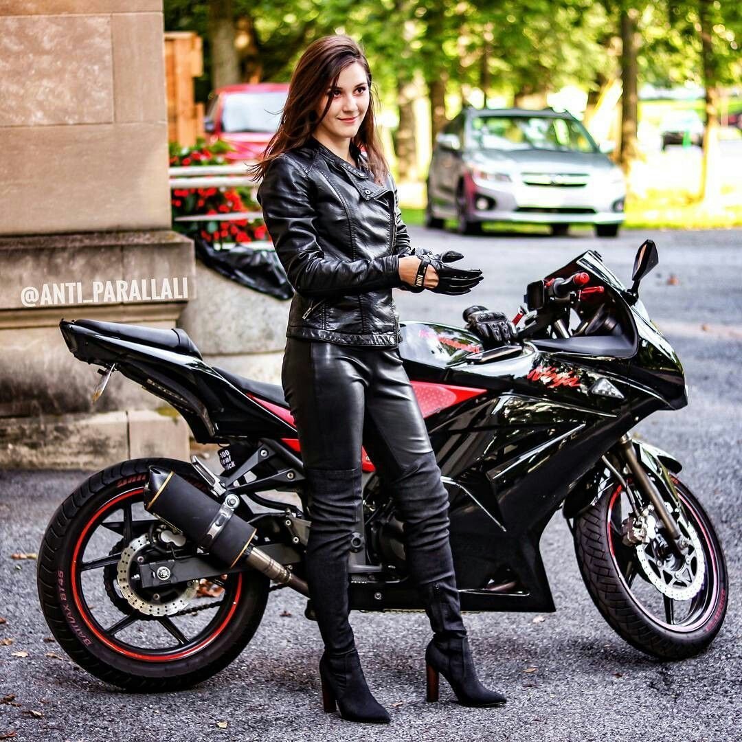 Анастасия Трегубова на мотоцикле