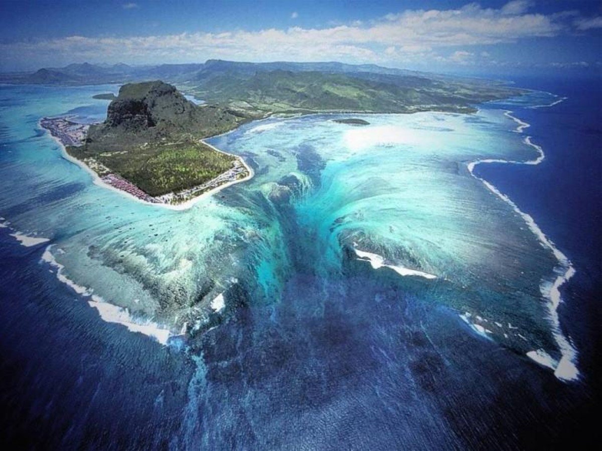 Подводный водопад острова Маврикий