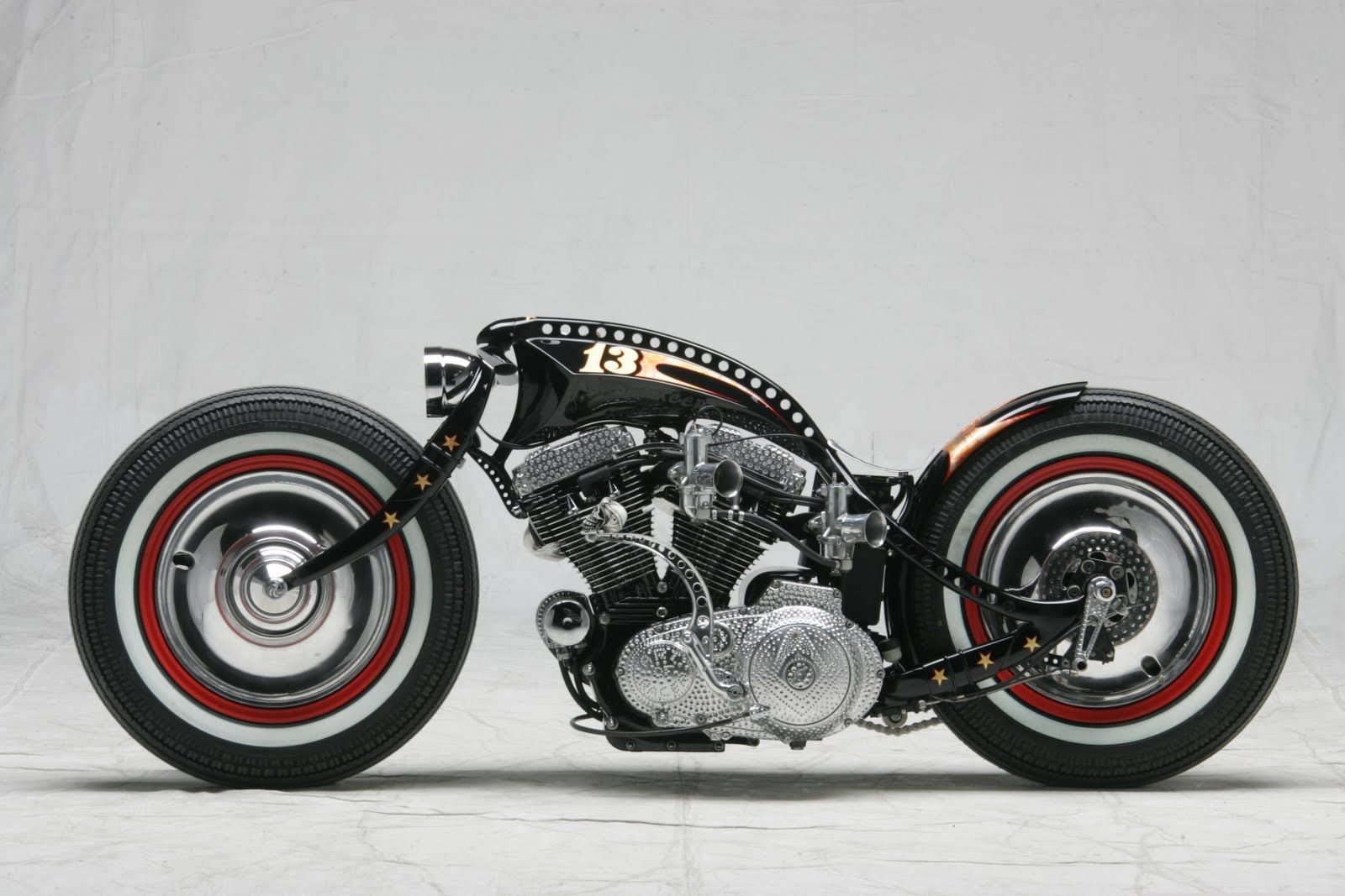 Allow custom. Harley чоппер кастом. Кастом мотоцикл. Харлей Дэвидсон боббер. Harley Davidson Sportster.