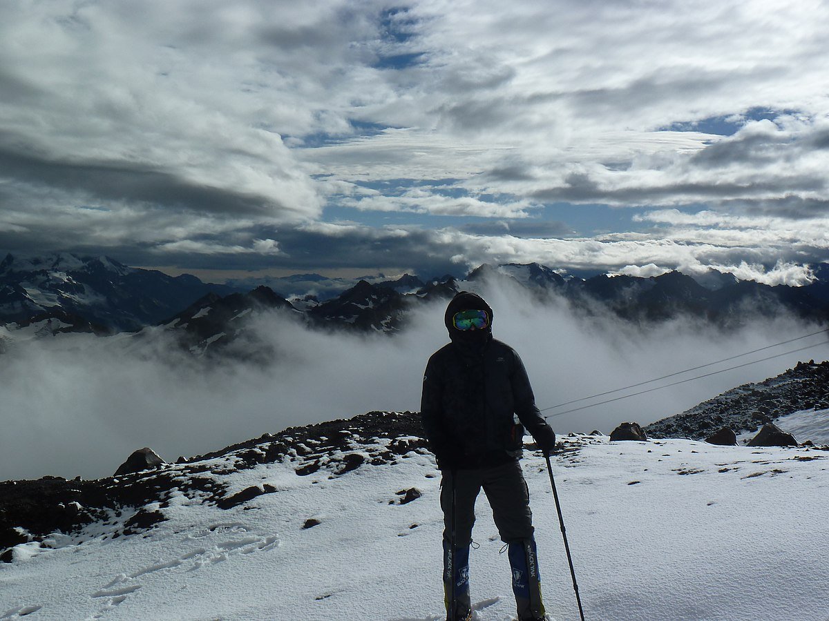 На Западной вершине Эльбруса зимой