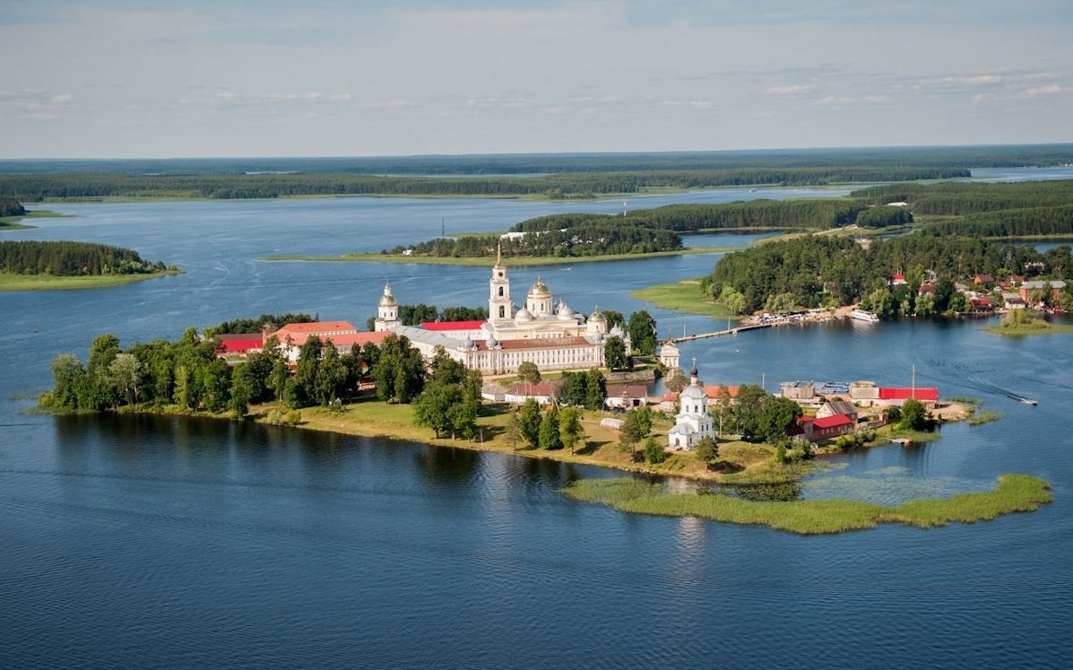 Церкви в Валдае Новгородской области