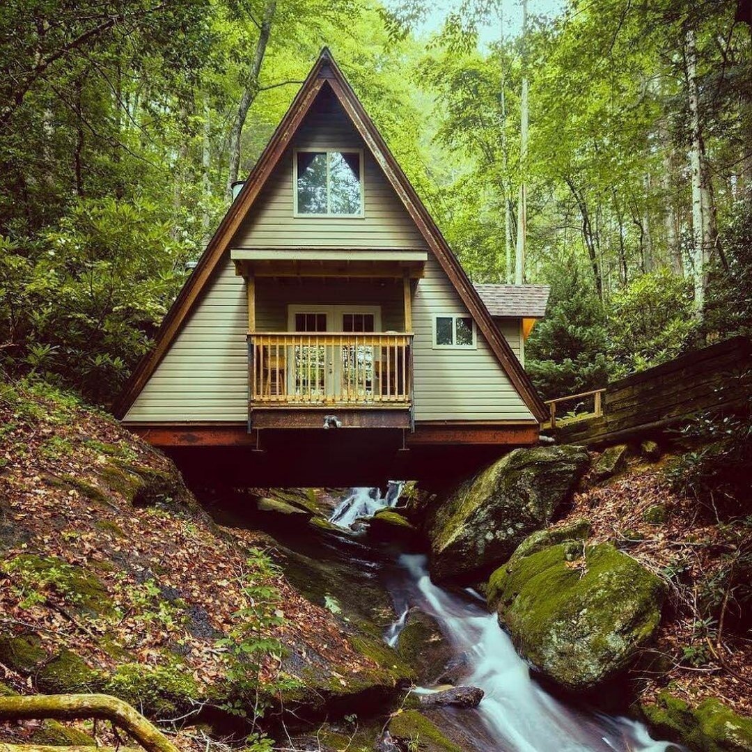 Маленький дом в лесу