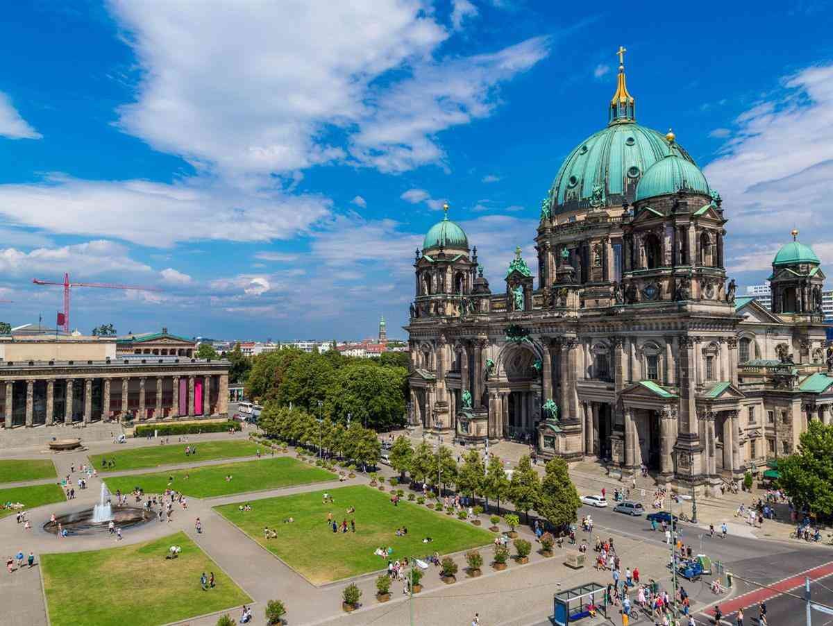 Берлин Бранденбургские ворота летом